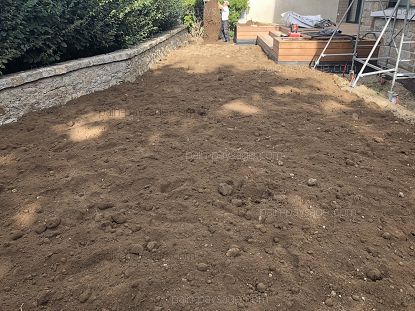 Du goutte à goutte enterré pour arroser du gazon sur La Baule !